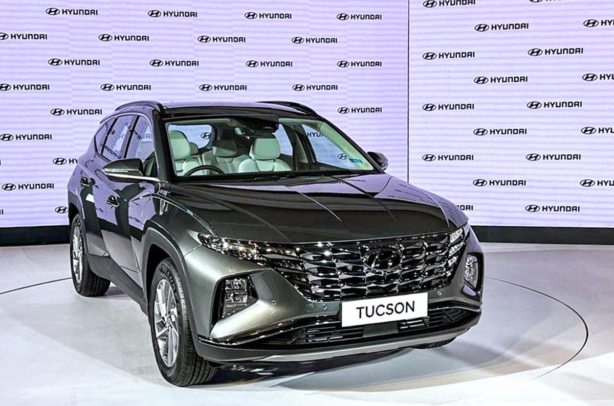 2022 Hyundai Tucson front quarter